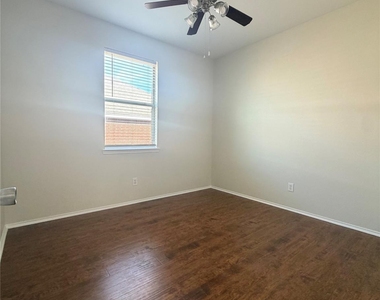 1203 Chestnut Hill Drive - Photo Thumbnail 16