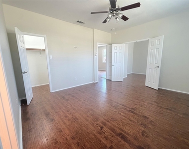 1203 Chestnut Hill Drive - Photo Thumbnail 7