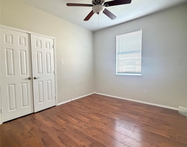 1203 Chestnut Hill Drive - Photo Thumbnail 11