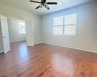 1203 Chestnut Hill Drive - Photo Thumbnail 12