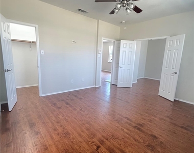 1203 Chestnut Hill Drive - Photo Thumbnail 9