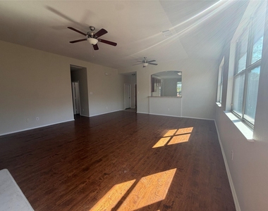 1203 Chestnut Hill Drive - Photo Thumbnail 4