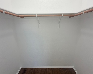 1203 Chestnut Hill Drive - Photo Thumbnail 18