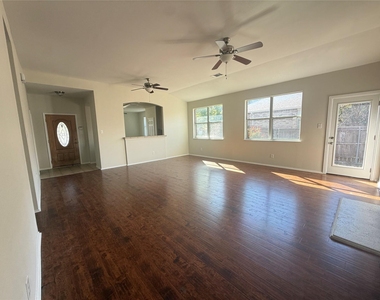 1203 Chestnut Hill Drive - Photo Thumbnail 3