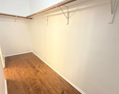 1203 Chestnut Hill Drive - Photo Thumbnail 13