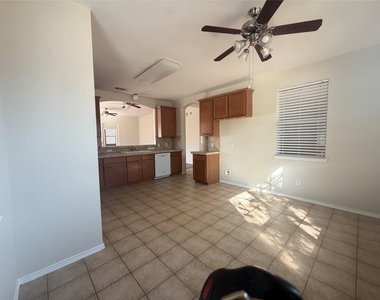 1203 Chestnut Hill Drive - Photo Thumbnail 5