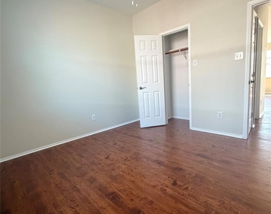1203 Chestnut Hill Drive - Photo Thumbnail 10