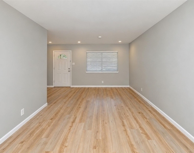 4808 Bonnell Avenue - Photo Thumbnail 7