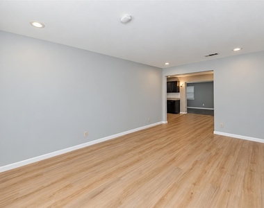 4808 Bonnell Avenue - Photo Thumbnail 5