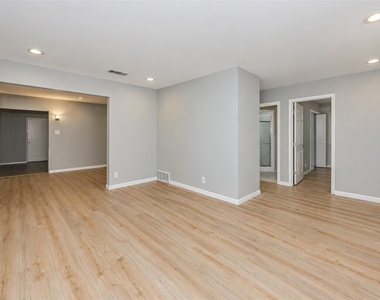 4808 Bonnell Avenue - Photo Thumbnail 6