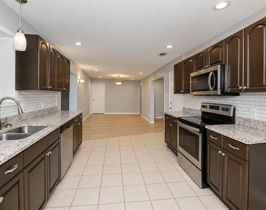 4808 Bonnell Avenue - Photo Thumbnail 12