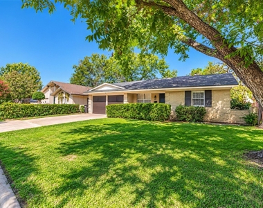 4808 Bonnell Avenue - Photo Thumbnail 2