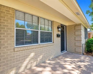 4808 Bonnell Avenue - Photo Thumbnail 3