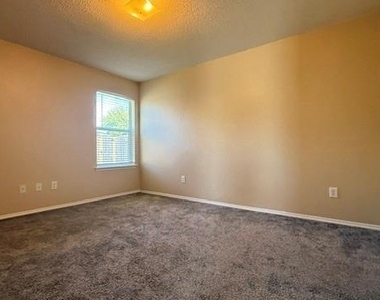 544 Marybeth Drive - Photo Thumbnail 7