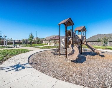 211 Miramar Avenue - Photo Thumbnail 34