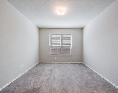 211 Miramar Avenue - Photo Thumbnail 5