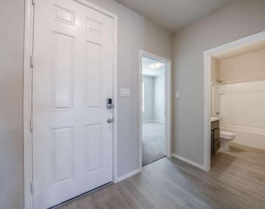 211 Miramar Avenue - Photo Thumbnail 2