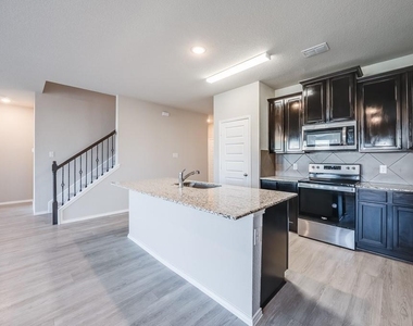 211 Miramar Avenue - Photo Thumbnail 8