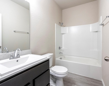 211 Miramar Avenue - Photo Thumbnail 26