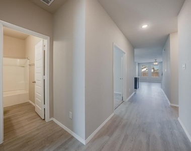 211 Miramar Avenue - Photo Thumbnail 3
