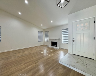 1415 Meadow Glen - Photo Thumbnail 5