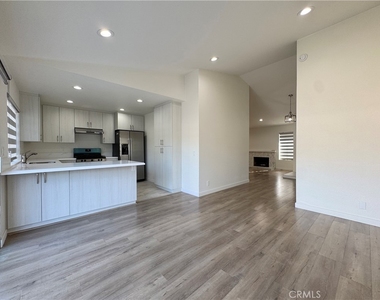 1415 Meadow Glen - Photo Thumbnail 9