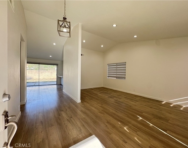 1415 Meadow Glen - Photo Thumbnail 2