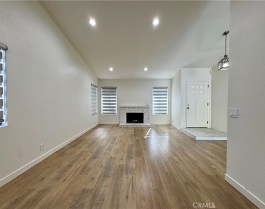 1415 Meadow Glen - Photo Thumbnail 6