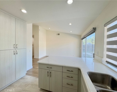 1415 Meadow Glen - Photo Thumbnail 13