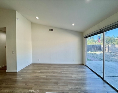 1415 Meadow Glen - Photo Thumbnail 14