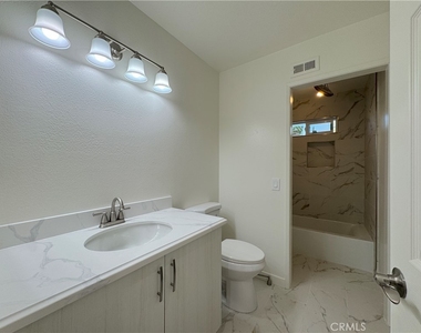 1415 Meadow Glen - Photo Thumbnail 17