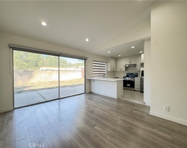1415 Meadow Glen - Photo Thumbnail 8