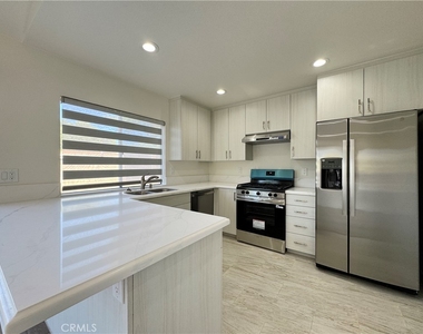 1415 Meadow Glen - Photo Thumbnail 10