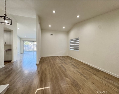 1415 Meadow Glen - Photo Thumbnail 7