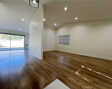 1415 Meadow Glen - Photo Thumbnail 3