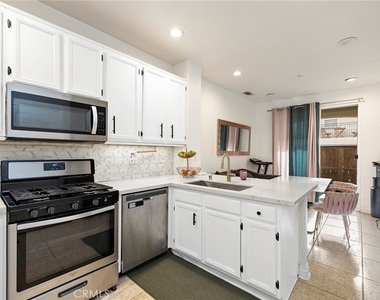 41945 Davenport - Photo Thumbnail 8