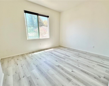 7844 Marbil Lane - Photo Thumbnail 16