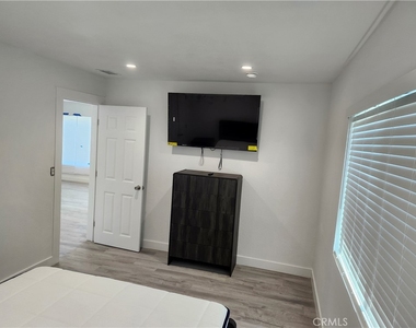 1421 E 123rd - Photo Thumbnail 4