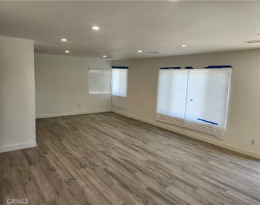 1421 E 123rd - Photo Thumbnail 5