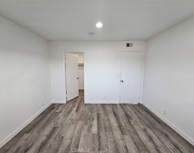 1120 Nicklett Avenue - Photo Thumbnail 9