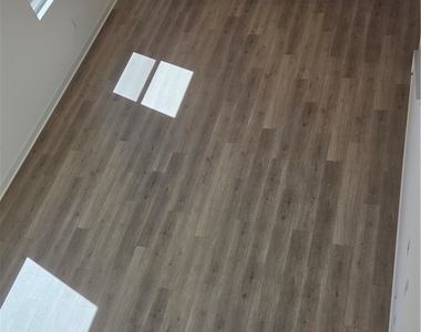 16741 Main Street - Photo Thumbnail 20
