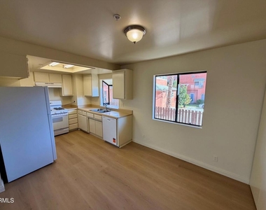 1425 Bank Street - Photo Thumbnail 3