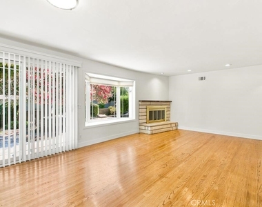11292 Stratford Way - Photo Thumbnail 1