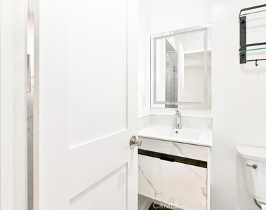 11292 Stratford Way - Photo Thumbnail 10