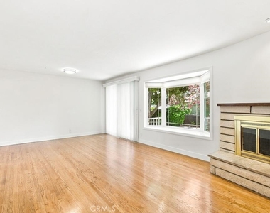 11292 Stratford Way - Photo Thumbnail 3