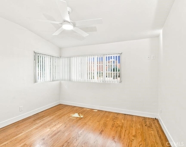 11292 Stratford Way - Photo Thumbnail 12