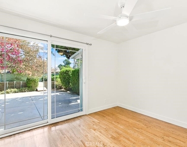 11292 Stratford Way - Photo Thumbnail 5