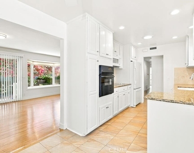 11292 Stratford Way - Photo Thumbnail 7