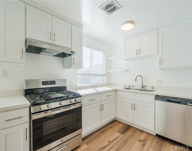 8314 Barnsley Avenue - Photo Thumbnail 6