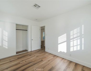 8314 Barnsley Avenue - Photo Thumbnail 10